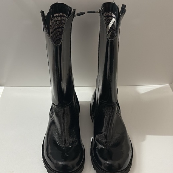 Ugg Girls Amilia Black Patent Leather Zip-Up Boots Size 4 - Picture 3 of 10